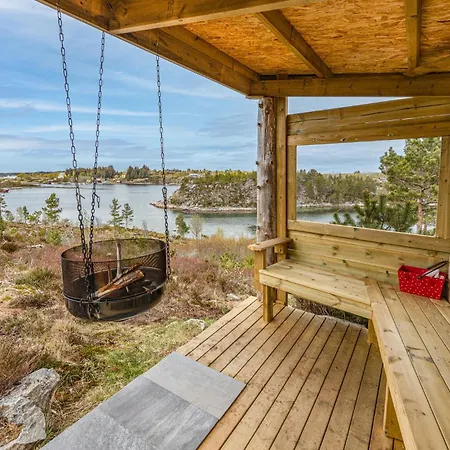4 Bedroom Front In Tustna Holiday home *