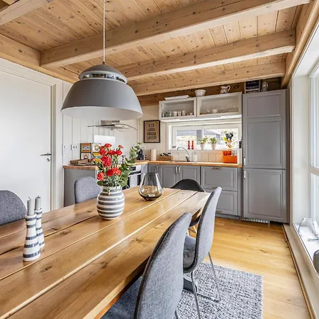 Holiday home 4 Bedroom Front In Tustna Leira (More og Romsdal)