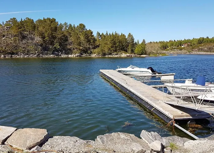 4 Bedroom In Tustna Leira (More og Romsdal)